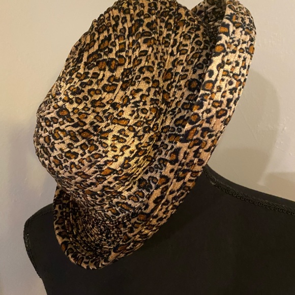 NWOT Rolled Animal Print Hat - Picture 3 of 4